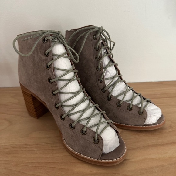 New Jeffrey Campbell 
Lace Up Bootie Free People - Picture 4 of 15